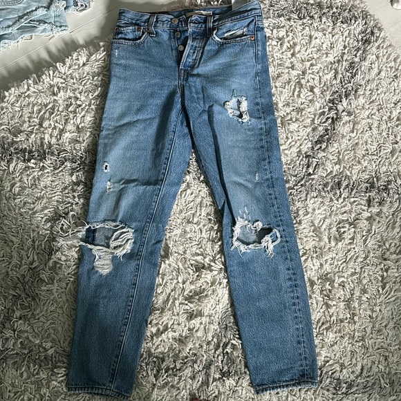Levi’s destroyed button up fly jeans.. barely worn too small for me - Picture 1 of 4
